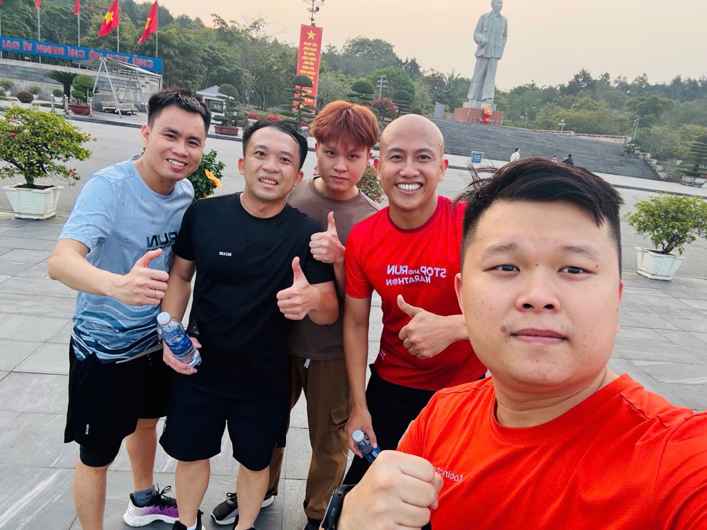 Anh em công ty tại một giải chạy.