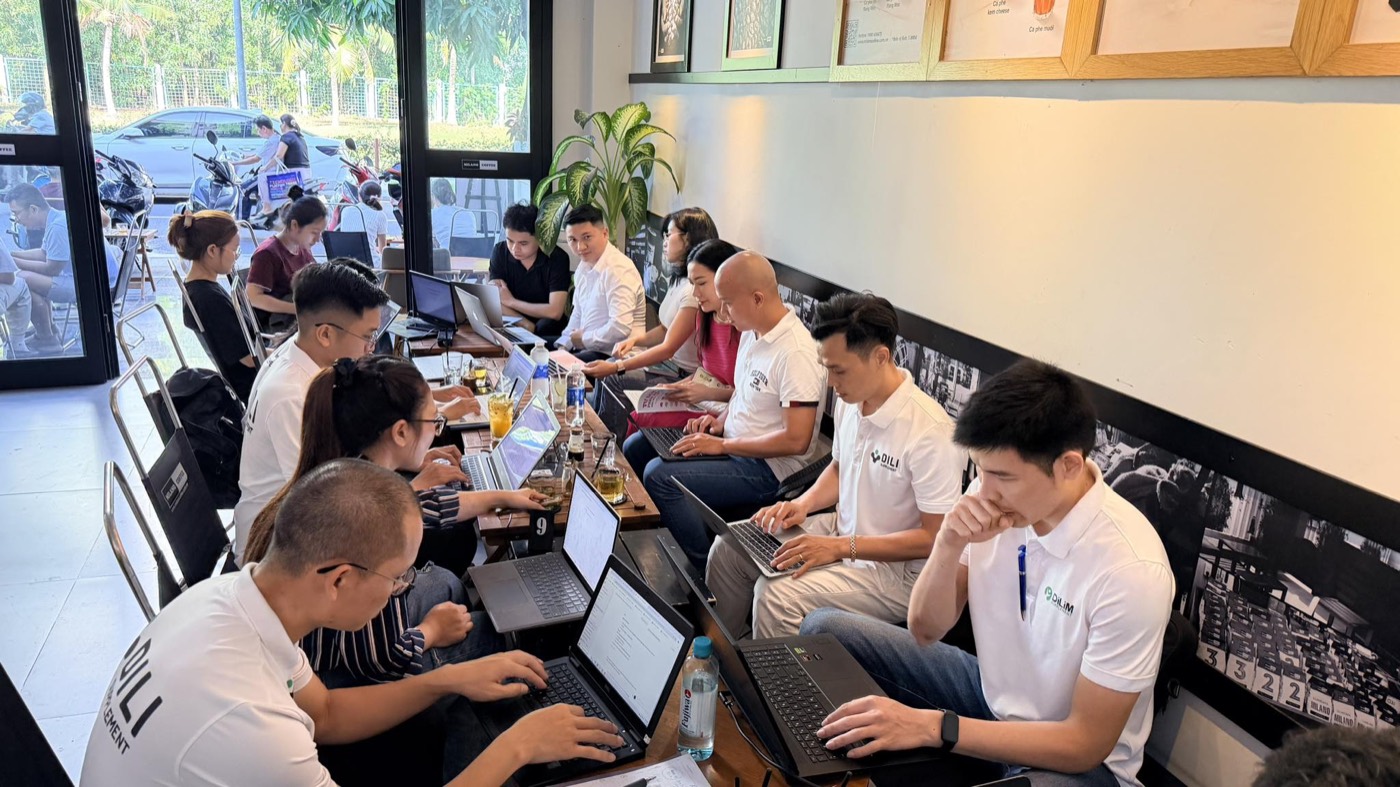 Một buổi triển khai tại DiLiM: <b>cả đội mở máy làm thật</b>, không phải ngồi nghe giảng.